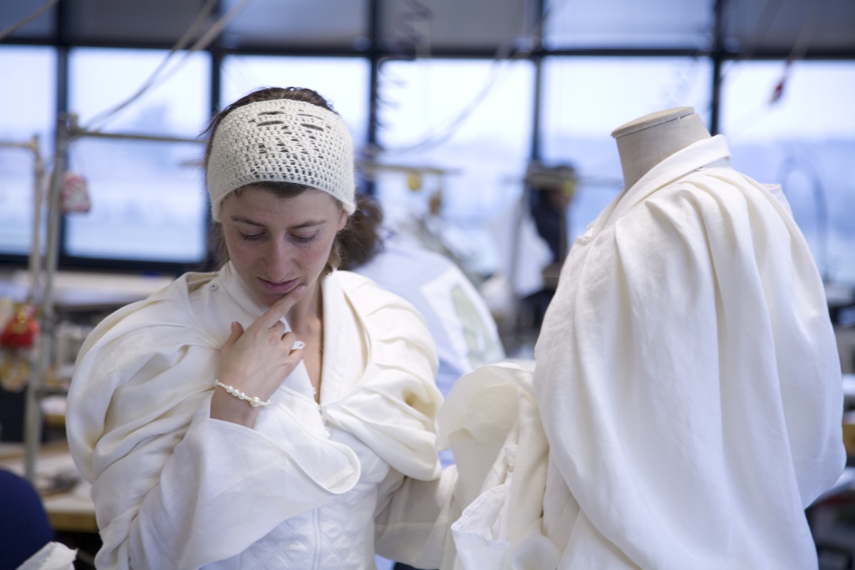 La prova del vestito prima di partire